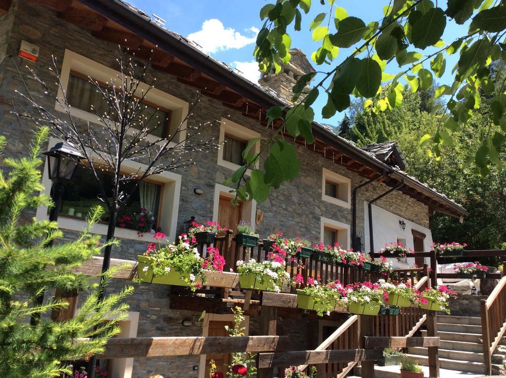 I Picchi Hotel Гресан Екстериор снимка