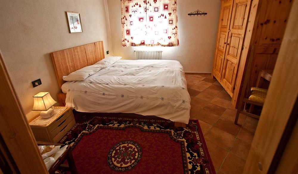 I Picchi Hotel Гресан Екстериор снимка