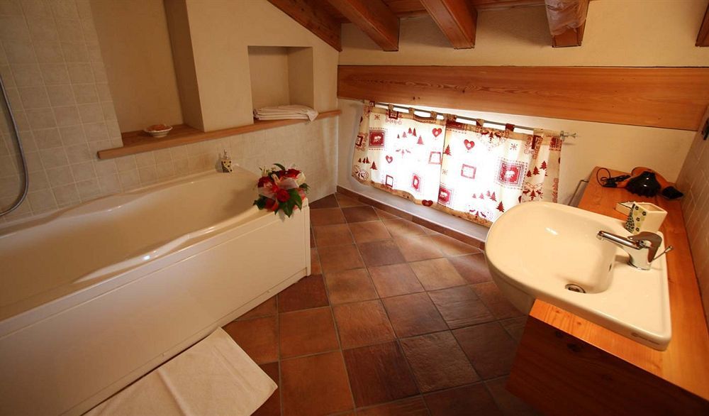 I Picchi Hotel Гресан Екстериор снимка