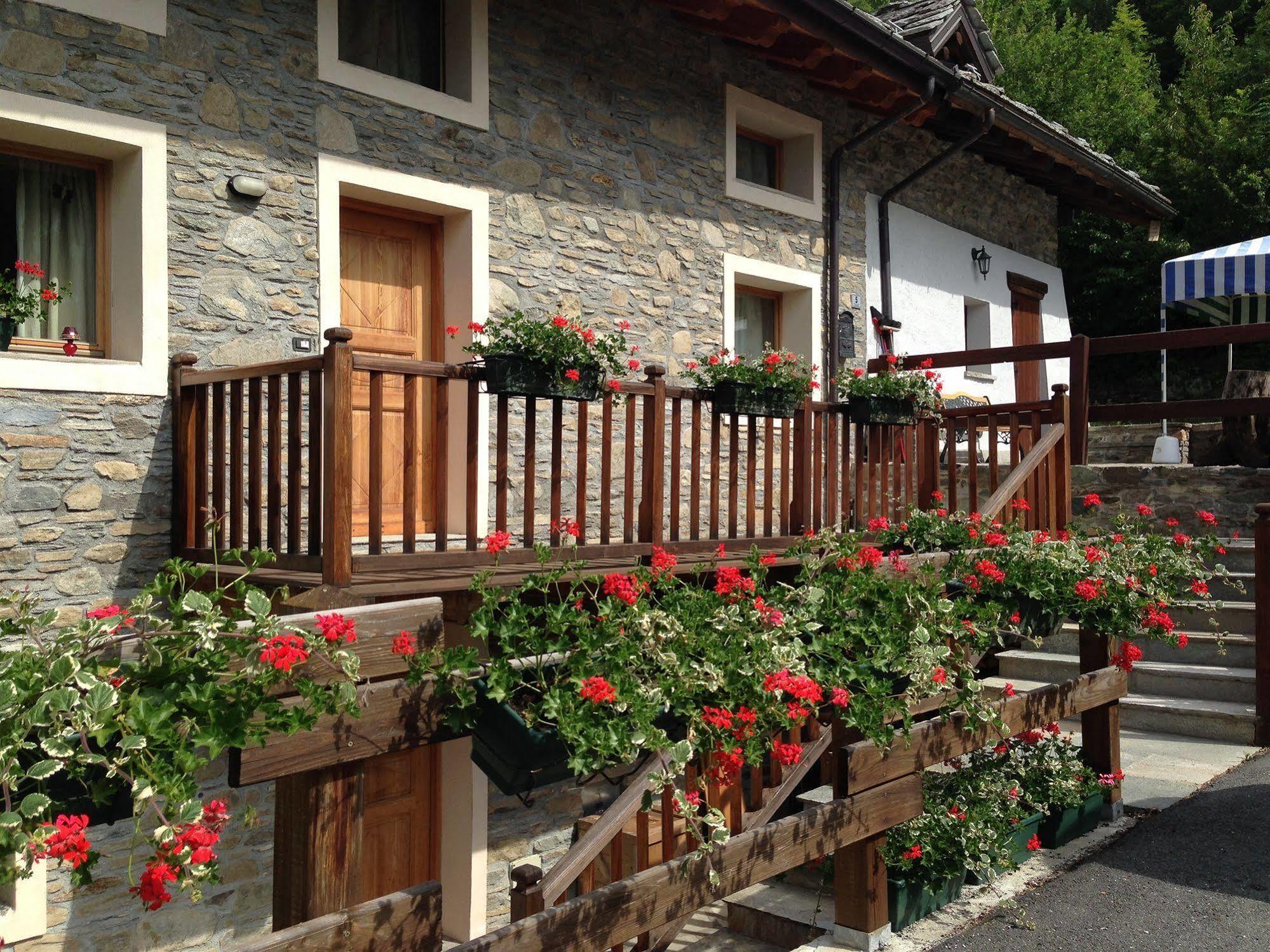 I Picchi Hotel Гресан Екстериор снимка